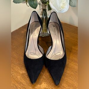 Gorgeous suede black pumps with gorgeous heel